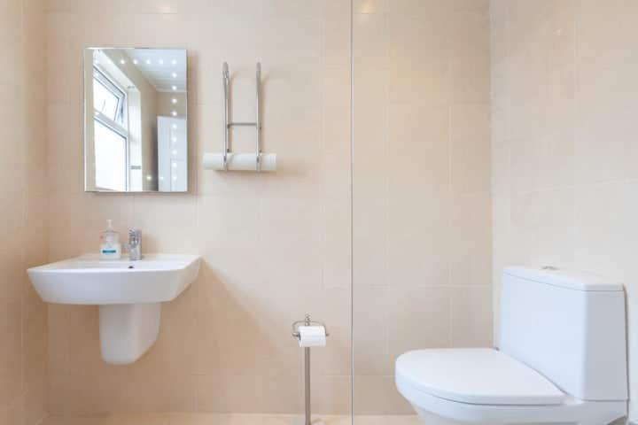 Charming Cottage 4 Bedroom Acton  ภายนอก รูปภาพ